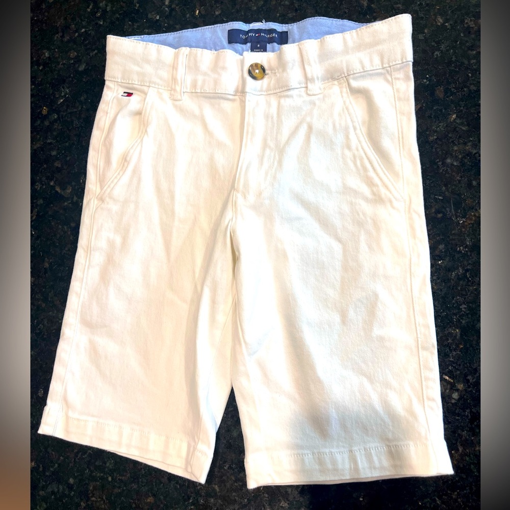 Boys size 8 White Tommy Hilfiger flat front chino shorts Like New condition